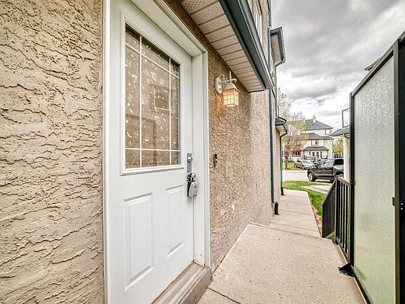 3rd image of 156 E Simcoe Pl SW