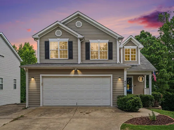 456 Texanna Way, Holly Springs, NC 27540