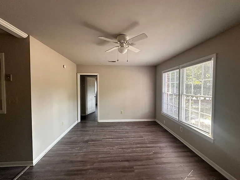 803 Montclair Dr — Photo 3