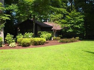 2151 Old Mill Rd, Madison, OH 44057