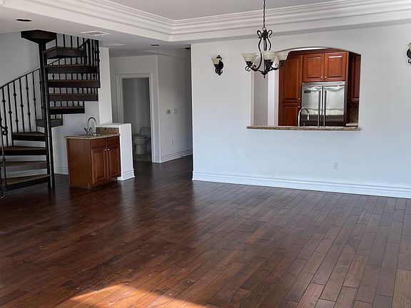 4th image of 10640 Woodbridge St #301