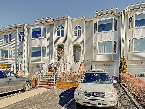 3rd image of 241-37 Oak Park Dr Unit B