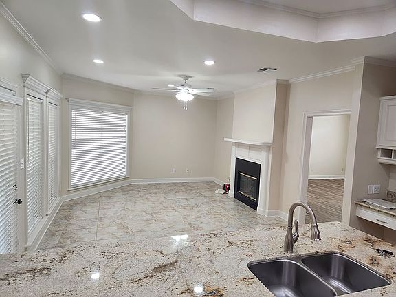 5th image of 104 Briaroak Ct