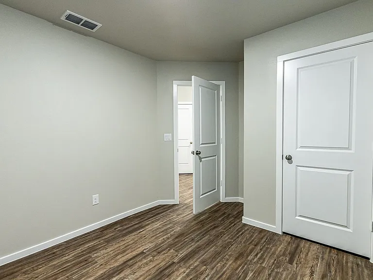 2108 N Avenue K — Photo 11