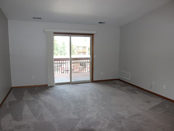 3rd image of 2482 Eagles Cir Unit 5