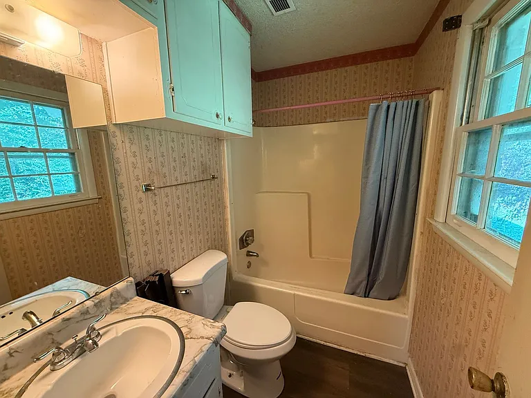 902 Sisk St — Photo 9