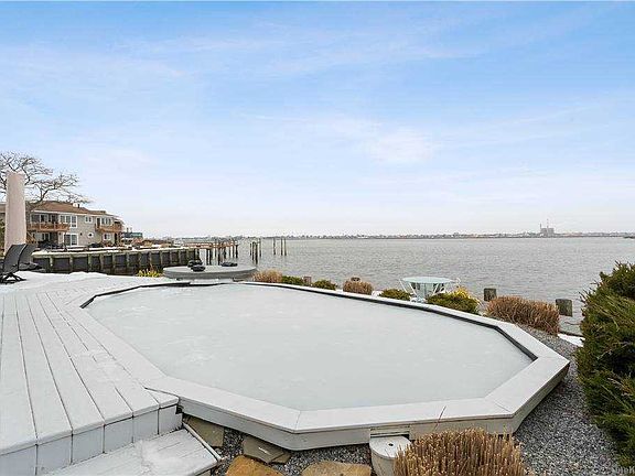 3rd image of 265 Harbor Dr