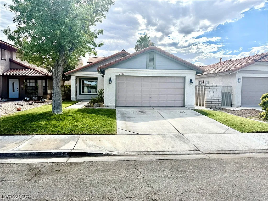 3 bed, 2.0 bath, 1368 sqft, $2,400 — Photo 1