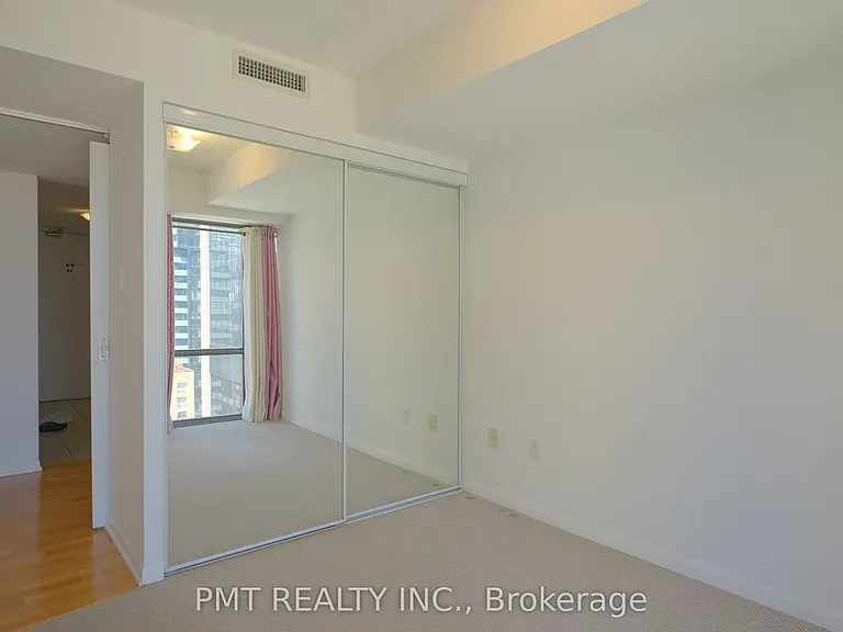 38 Grenville St #1607 — Photo 14