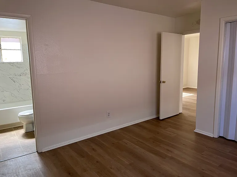 Spacious, Updated 1 Bedroom just 4 Blocks West of UNM — Photo 9
