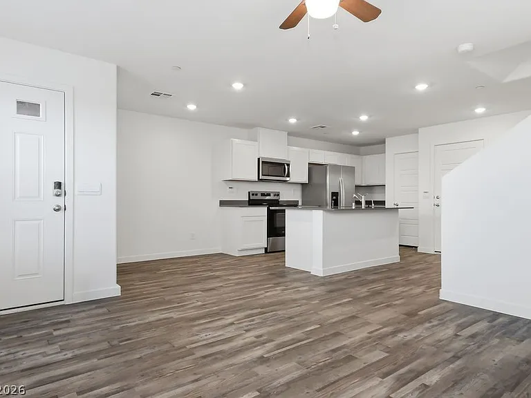 482 Golden Myna Ave — Photo 9