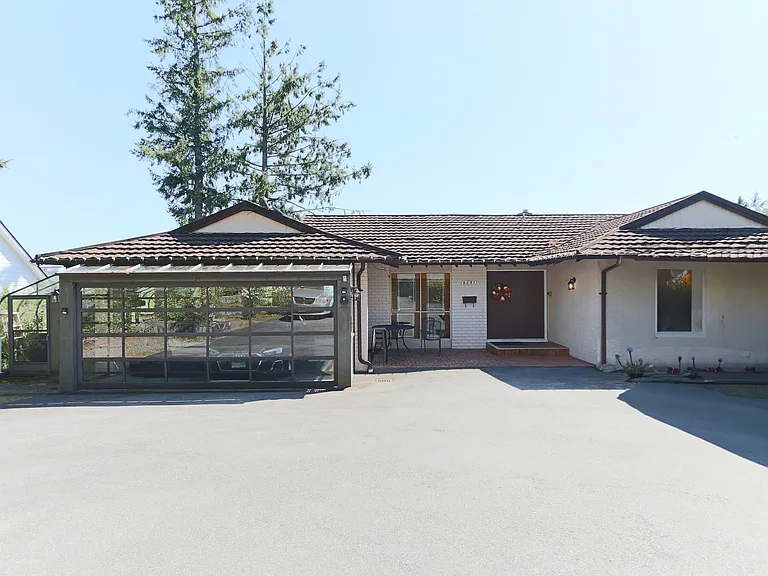 4591 Woodgreen Dr — Photo 1