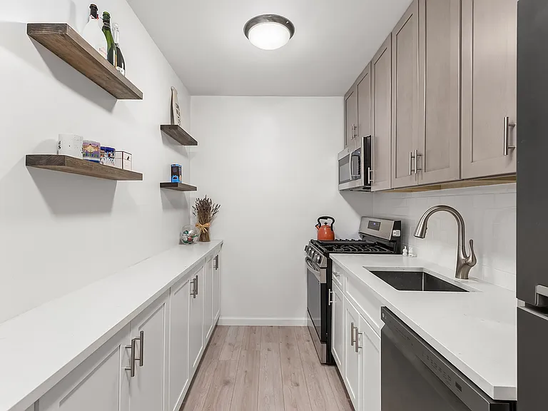 330 E 33rd St #11K — Photo 3
