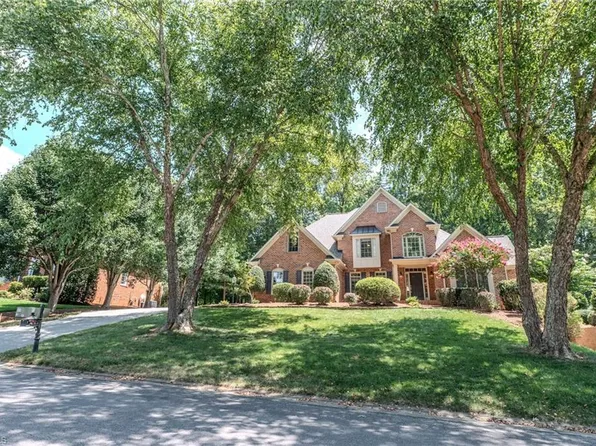 692 Oak Valley Blvd, Advance, NC 27006