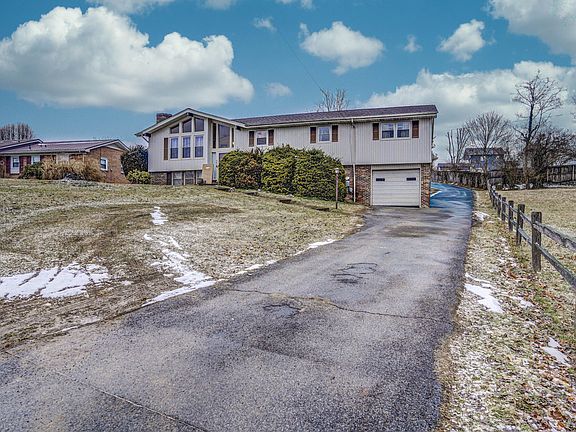 3rd image of 341 Belmont Dr