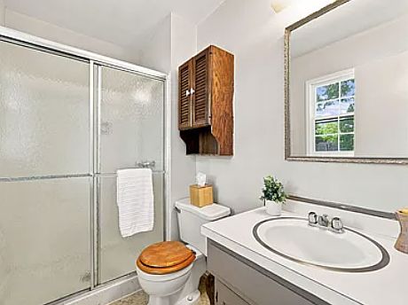2nd image of 2371 Buckingham Rd