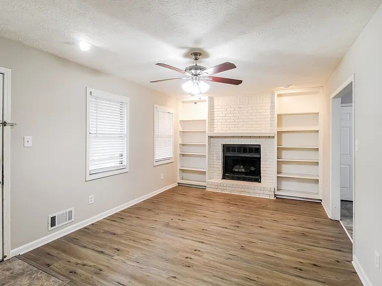 2794 Sardis Dr NE — Photo 5