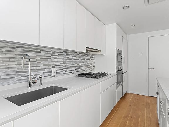 3rd image of 425 W 53rd St APT 307