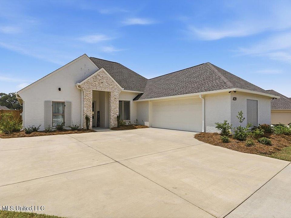 1st image of 429 Aurora Cir
