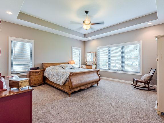 3rd image of 925 Lesmer Cir