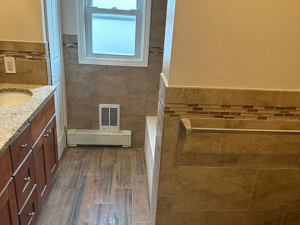 1st image of 4053 Maywood Dr Floor 2