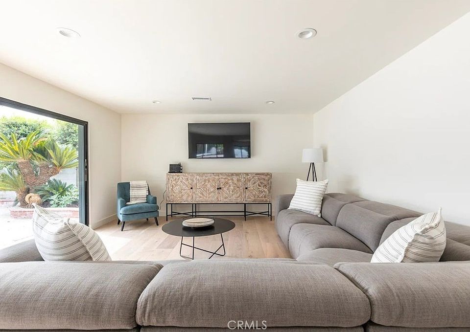 1st image of 1406 W Janeen Way