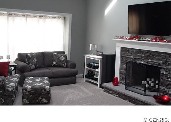 3rd image of 32 Old Country Ln