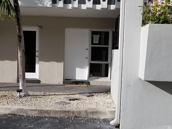 3rd image of 21 Edgewater Dr APT 106