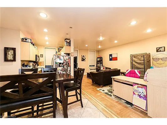 Sold by REMAX Elite | media 15