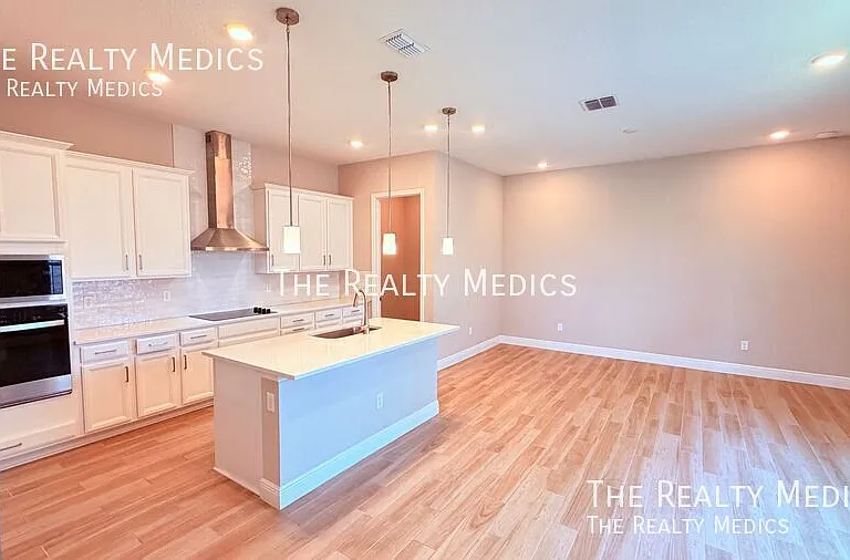 6495 Cyrils Dr — Photo 6