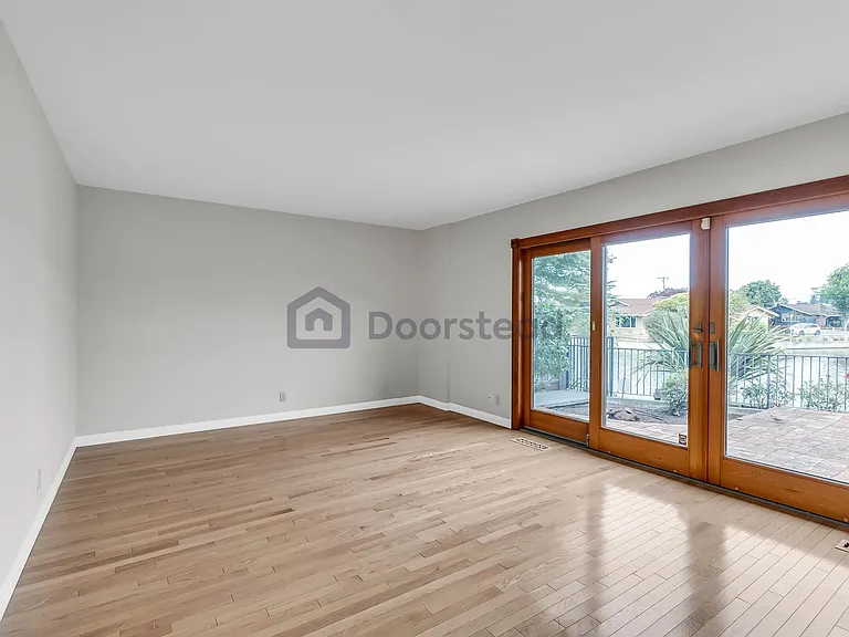 2913 Bayview Dr — Photo 17