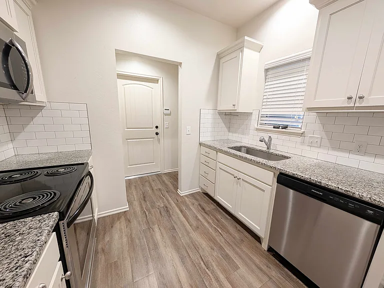 425 Chalk Hill Ct — Photo 7
