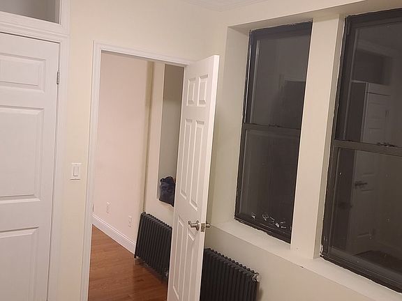 4th image of 142 E 33rd St #1R