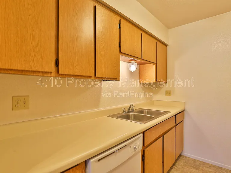 2729 N Salem #101 — Photo 7