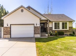 17 W Burton Ln, Kaysville, UT 84037