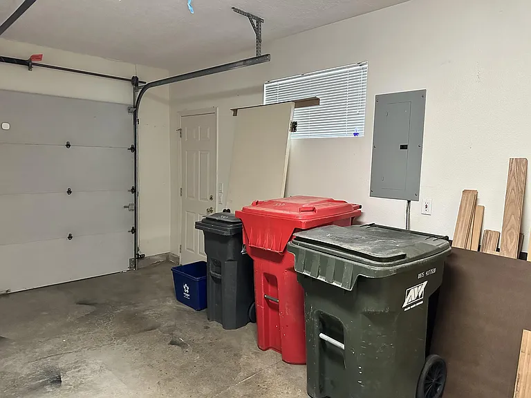 330 E College St — Photo 33
