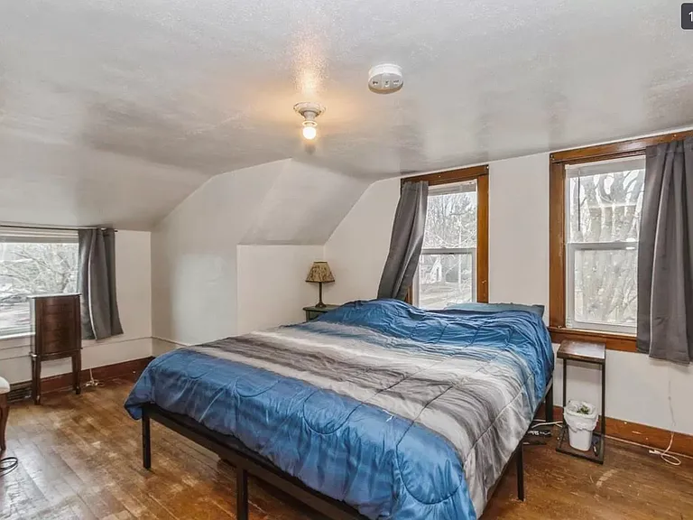 1323 Kirkwood Ave — Photo 13
