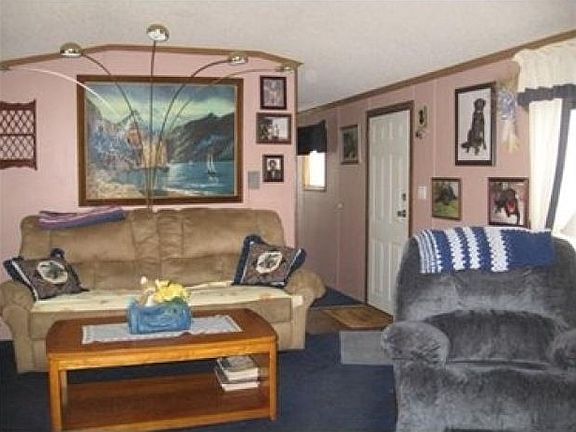 3rd image of 105 Daily Ave