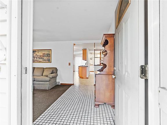 2nd image of 9 Wild Berry Dr
