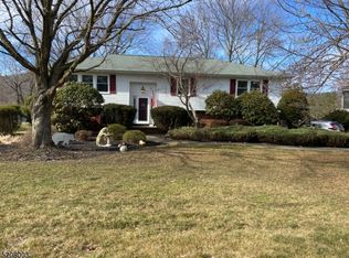 4 Partridge Run, Washington, NJ 07882