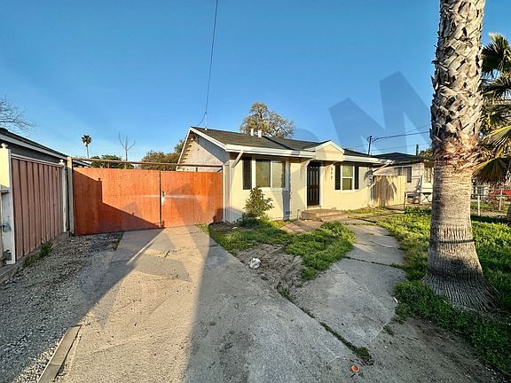 3rd image of 317 N Golden Gate Ave