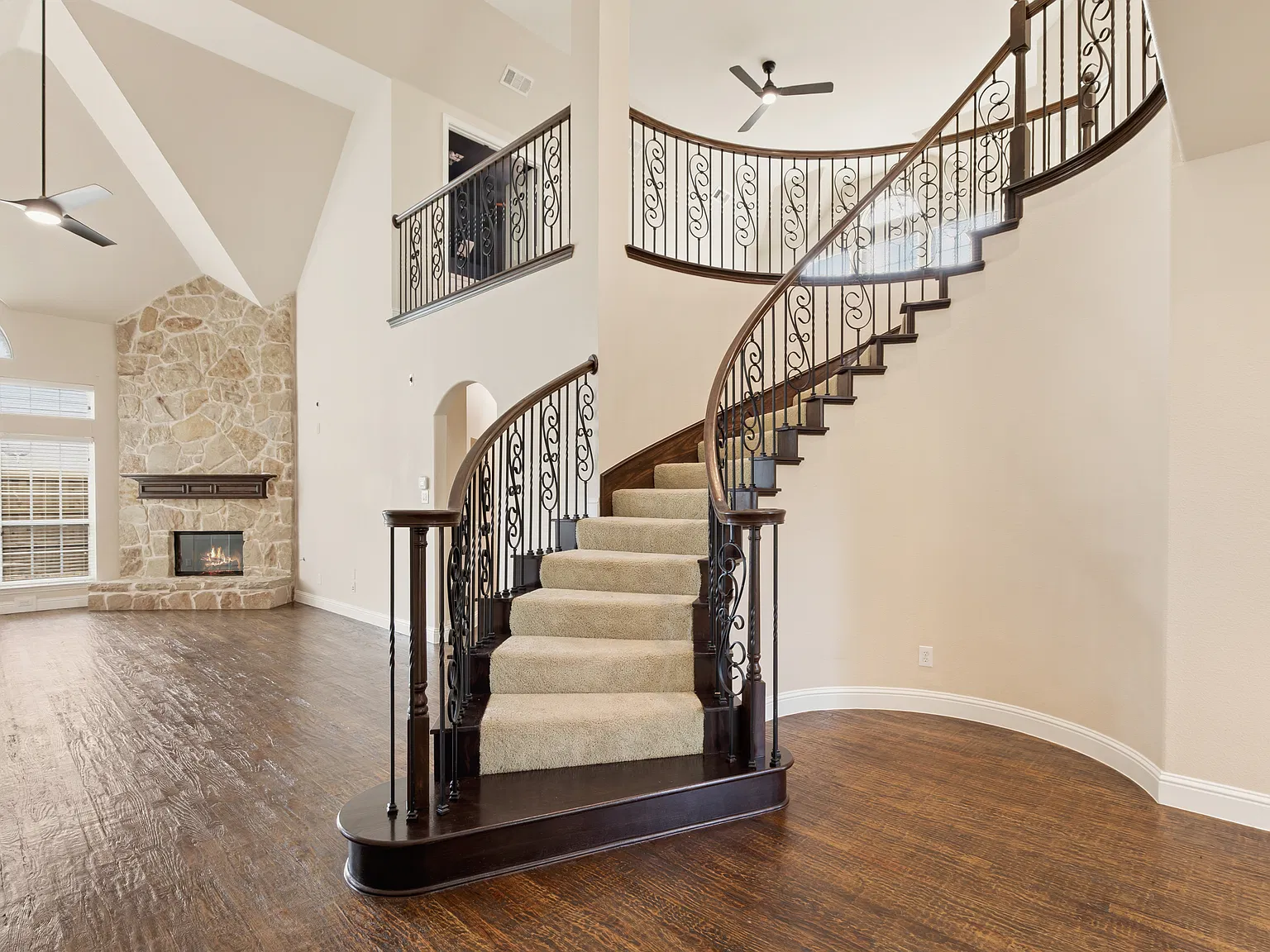 6 bed, 4308 sqft, $3,750 — Photo 2