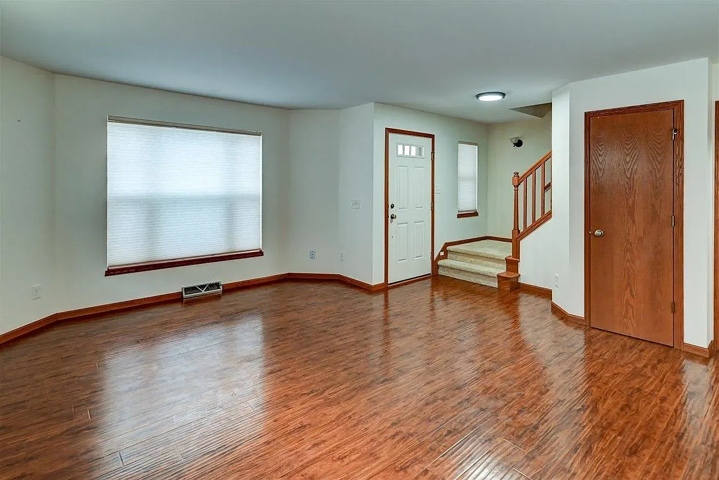 3 bed, 3.5 bath, 1912 sqft, $2,800 — Photo 3