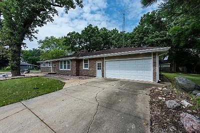4th image of 849 Russell Ave
