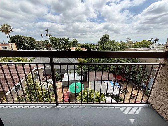 3rd image of 1321 N Vista St APT 305