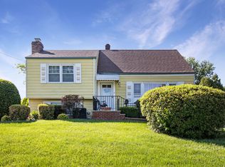 25 Allendale Rd, Yonkers, NY 10710