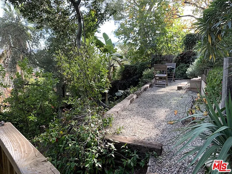 6216 Temple Hill Dr — Photo 27
