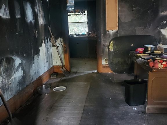 4th image of 125 E Mount Hope Ave