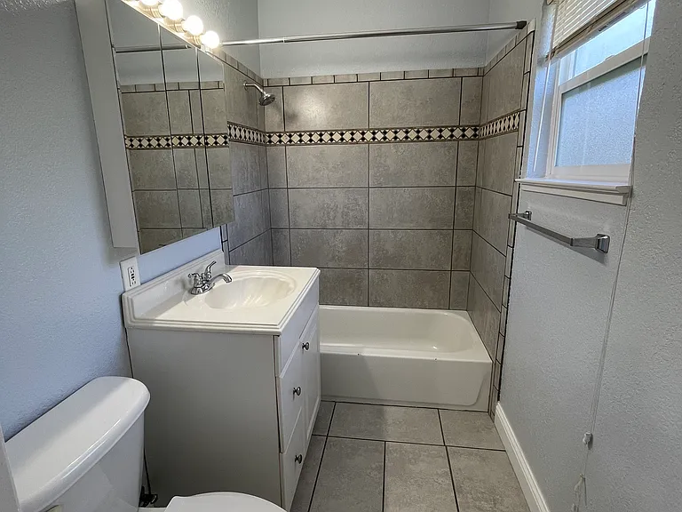 1705 Linden St #2 — Photo 12