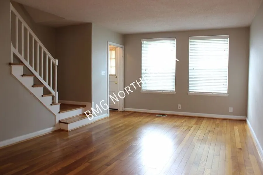 Gorgeous 2 Bed 2 Bath Brick Townhome in Beautiful Fairlington Glen with Water Included — Photo 4